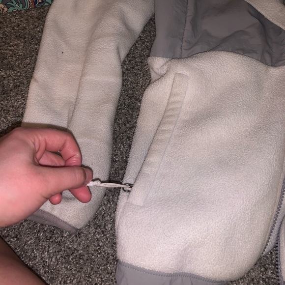 White north face jacket - Picture 8 of 8